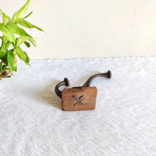Vintage Ornate Iron Wall Hanger Hook Home Decorative Wooden Props I279 5