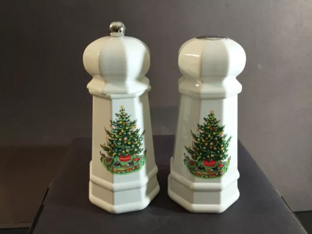 Pfaltzgraff Christmas Heritage Mr. Dudley Salt & Pepper Mill