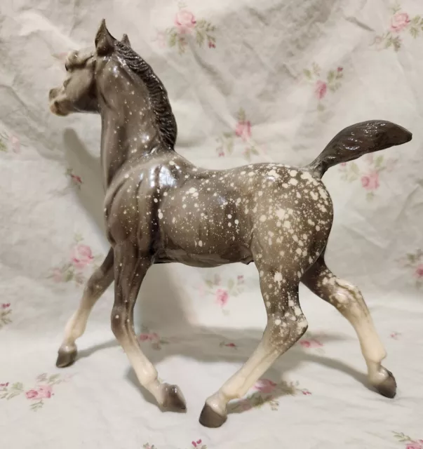 RARE VARIATION Breyer Glossy Dapples Up Neck On Cheek Grey Running Foal #133 WOW