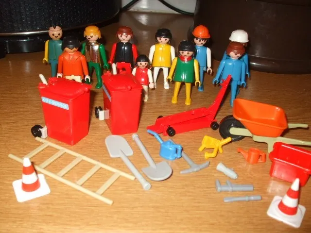 Vintage 1974 PLAYMOBIL ~ People ~ accessories ~ as seen in photos    (E)