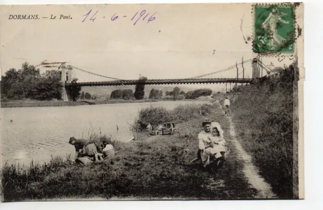 DORMANS - Marne - CPA 51 - lavandieres - enfant - lavage linge au pont suspendu