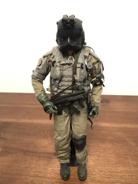 Hot Toys 12" 1/6 Scale Aviator Military Action Figure