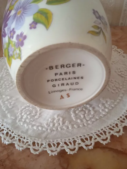 Lampe Berger ancienne en porcelaine de Paris