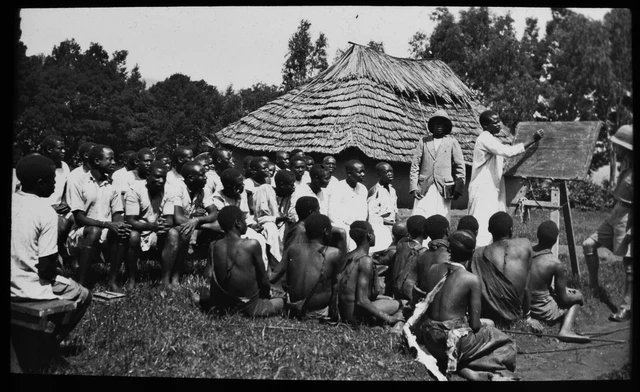 ANTIQUE Magic Lantern Slide OUTDOOR LESSON AT SCHOOL AFRICA C1910 PHOTO