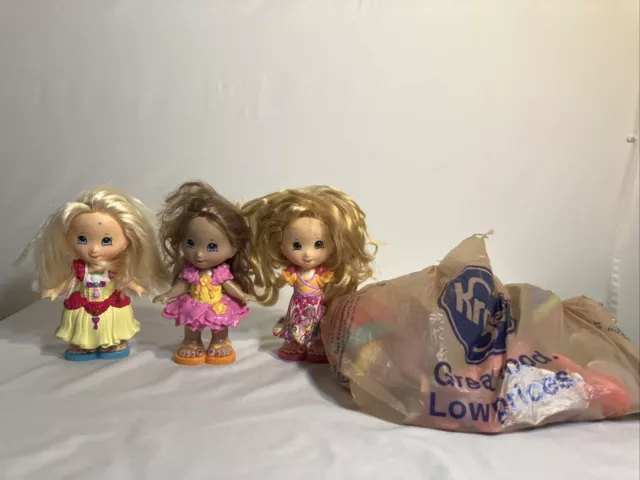 Fisher Price Snap N Style 3 Dolls And Lot Of  Pieces Of Clothing