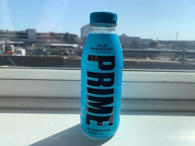 PRIME bebida refrescante hidratante sabor Blue Raspberry de Logan Paul y Ksi