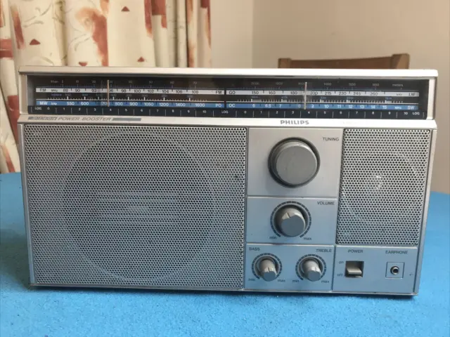 Philips D2604 4 Band reciever Portable radio