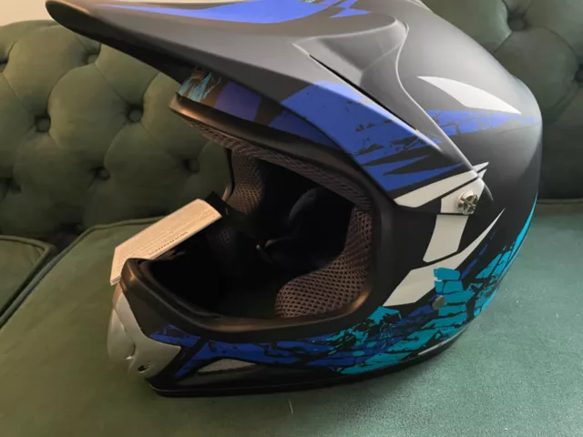 casque de Moto Cross neuf , enfant XS avec housse et etiquette