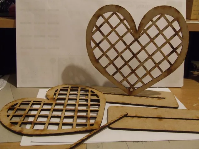 Nuovissimo Set Di Due Cuori E Supporti Traliccio Da Sogno - Decorazione 3D