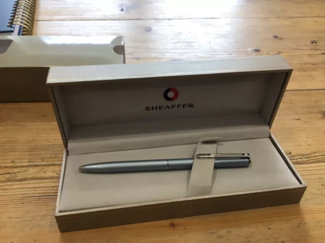 FROSTED LILAC (Very Pretty)  Sheaffer  ball point pen in presentation case