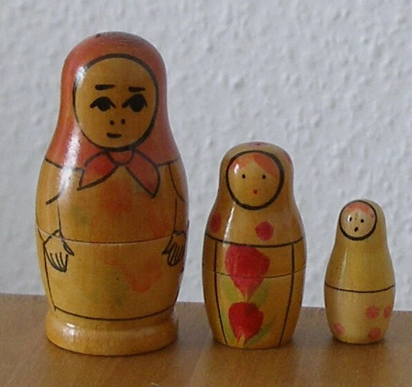 USSR-Matroschka! Babuschka. Matrjoschka! Matrioschka. 3 Holzpuppen! ALT & SCHÖN!