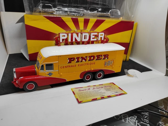 Camion Bernard 28 1951 - Modèle Réduit 1/43 - Cirque Pinder - Neuf - Collection Direkt Collections