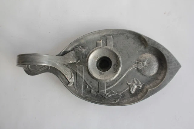 File:Musée d'histoire de Nantes - 284 - Petit bougeoir à main en argent Gilles D