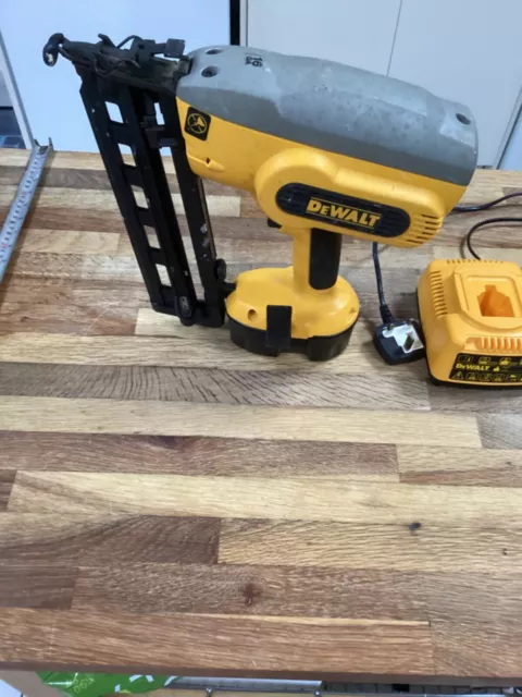 Dewalt 618 outlet nail gun
