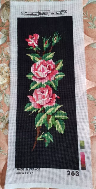 Canevas fini "Roses" 48cmx18,5cm réalisé point de croix avec coton perlé MARGOT