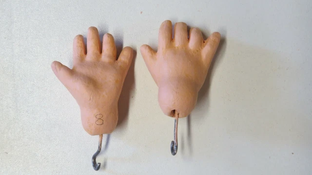 Mains pour poupées anciennes SFBJ Taille 8 Antique doll hands