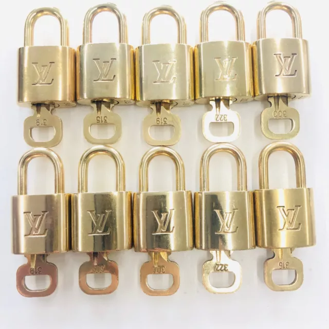 341 LOUIS VUITTON LV Lock & Key set Padlock Gold-Tone Vintage