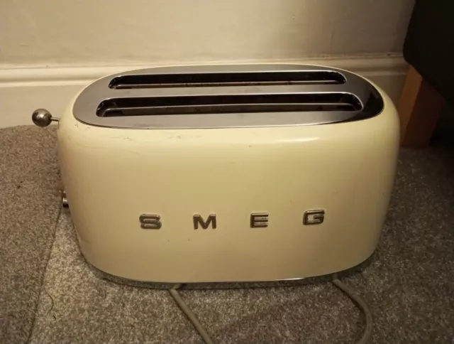 Large Smeg TSF02CRUK 50's Style Long Slot 4 Slice Toaster - Cream Retro Toaster