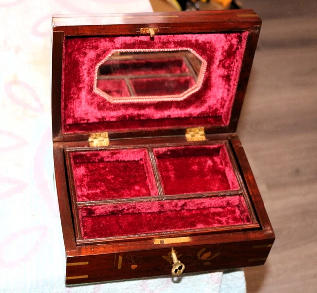 Vintage solid wood Jewellery Box inlaid brass felt Lined Lock & Key Domed Top 2