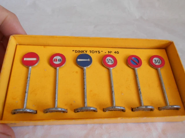 Coffret Dinky Toys Atlas N°40 – Panneaux De Signalisation Ville 107748804