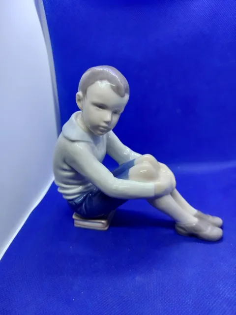 B&G 1742 BOY SITTING On Books Bing & Grondahl  5.25" tall made in Denmark