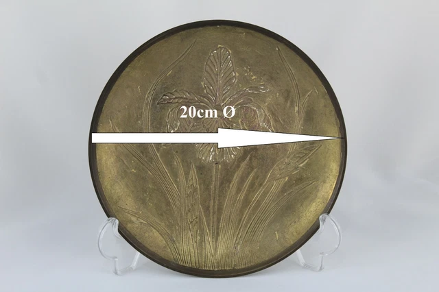 Antiguo PLATO DE BRONCE con motivo Floral en relieve  20cm Ø Estilo  Art Deco 3
