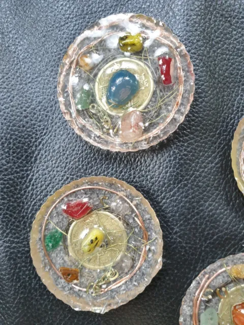 Amulette ronde de poche orgonite en cristaux et pièce d'argent porte-bonheur Feng Shui 2