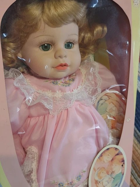 Vtg Heritage Mint Sweet and Innocent Collection Cuddle Me Babies Doll D240 New