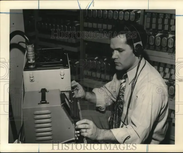 1950 Press Photo New York Telephone Company testing amplifying equipment