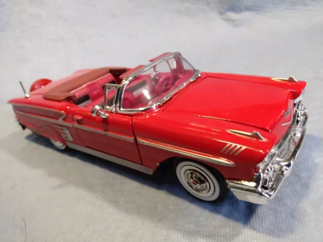 Chevrolet W-Head Impala 1958 convertible 1:24 diecast Motormax #73267