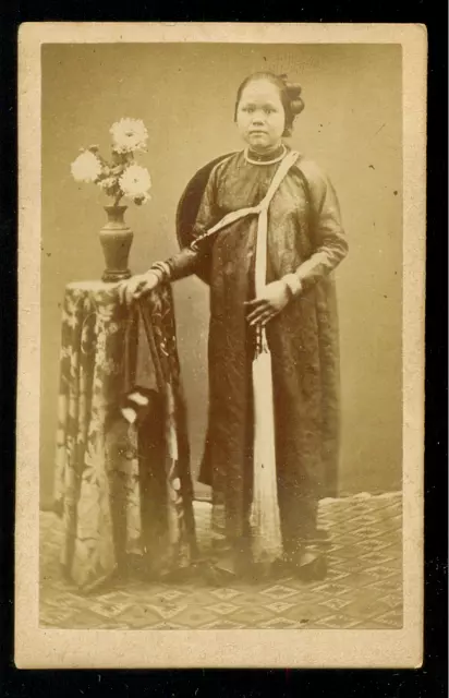 CDV Portrait d'une femme asiatique c.1865 Indochine Chine Vintage albumen print