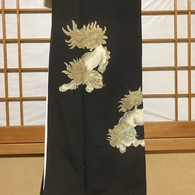 Montsuki Tomesode Kimono Japan Black Tomesode With Family Crest, Gold Embroidery 3