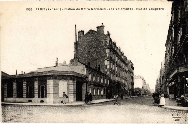 CPA PARIS 15th Metro Station Les Volontaires Rue de Vaugirard (1249213)