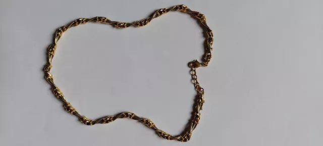 Très joli collier Charles Jourdan en plaqué or 18carats acier au milieulongueur