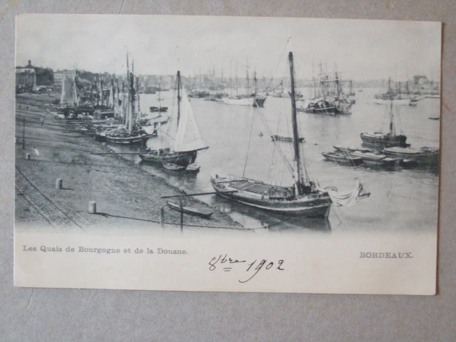 Cpa Bordeaux (33) Les Quais De Bourgogne Et De La Douane. Bateaux Navires