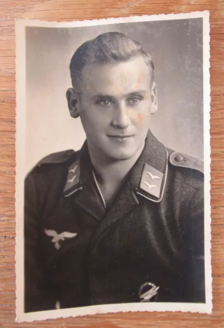 Altes Portrait Foto Fallschirmjäger mit Abzeichen