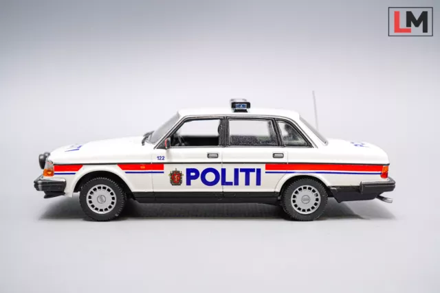 1:43 Minichamps Volvo 240 Politi // F_254