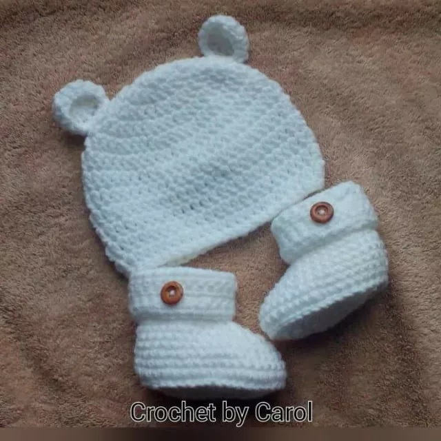 Unisex hand crochet 0-3 months hat and booties set with teddy ears.