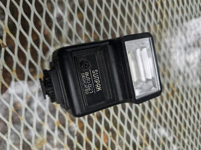 Sunpak Auto 821 Shoe Mount Flash for Film Cameras Minolta Canon Pentax Nikon ++