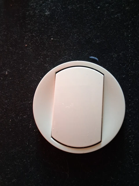 Interrupteur Legrand Céliane 99722 Blanc – Avec Voyant (ampoule Non Fournie) – À L'unité