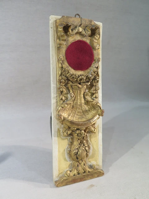 Ancien Porte Montre A Gousset Mural En Bois Sculpte Et Dore De Style Louis Xv