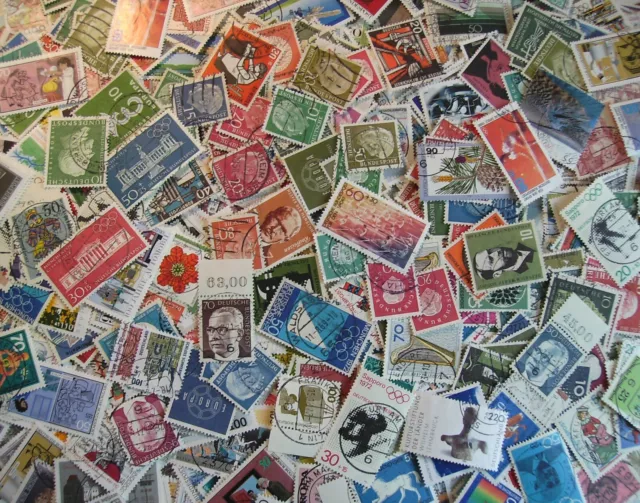 BRD - Lot von 450 Gramm (ca. 5.500) gestempelte Briefmarken, papierfrei