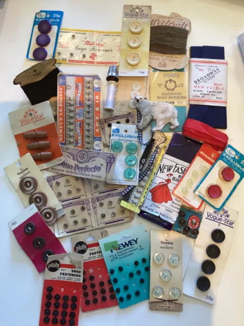 vintage sewing collectables job lot buttons polar bear fasteners cotton thimble