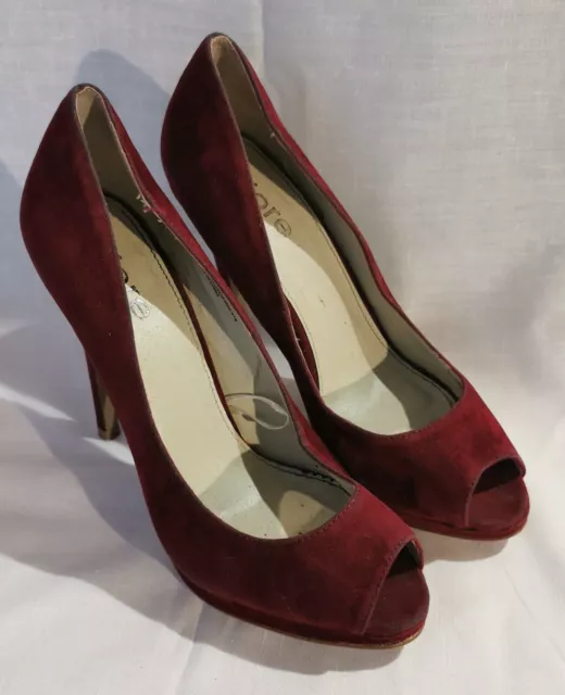 Dark red court deals shoes uk