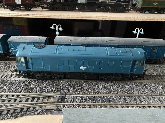 Hornby R326  BR B-B Diesel Electric Loco Class 25 fully Serviced