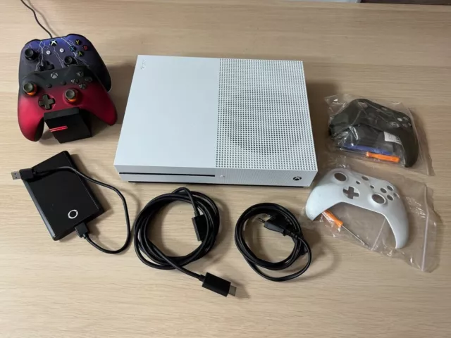 Xbox One S 500 GB Konsole - Weiß, mit Controller und Zubehörpaket