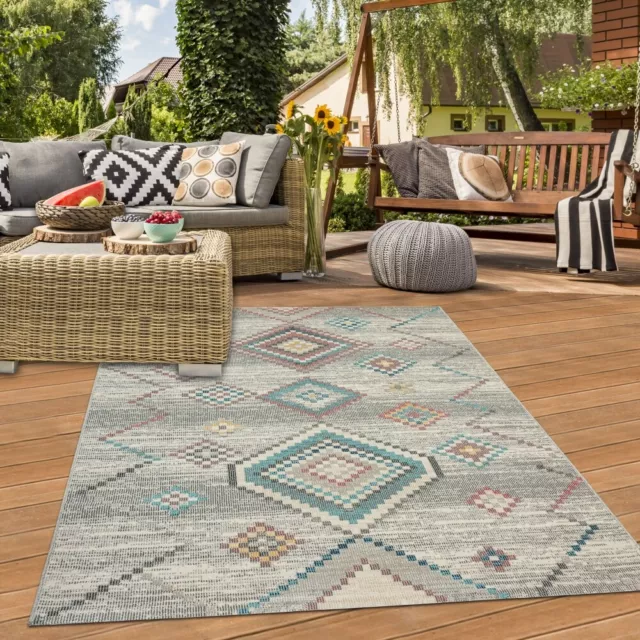 Alfombra interior y exterior para terraza o salón con estampado de rombos verde