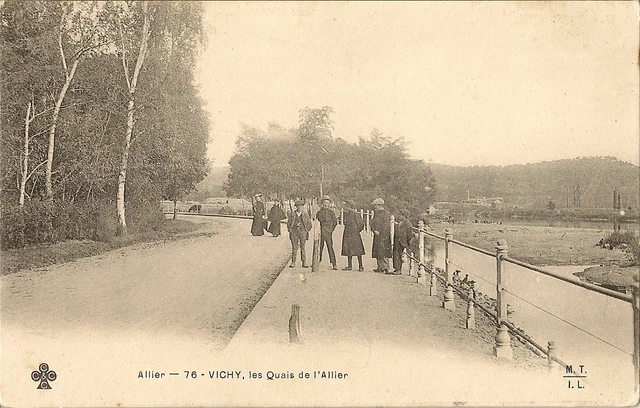Vichy Les Quais De L'allier Postcard
