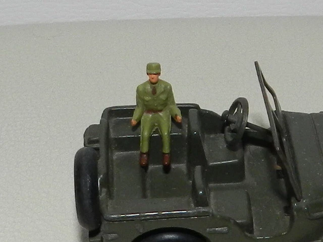 Figurine Pilote Jeep Dinky/Starlux 1:43 Plastique - Soldat 1 Bras Cassé - Occasion