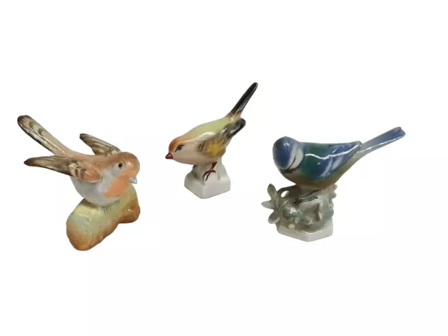 collection de 3 petits Oiseaux anciens en Porcelaine , objets de vitrine